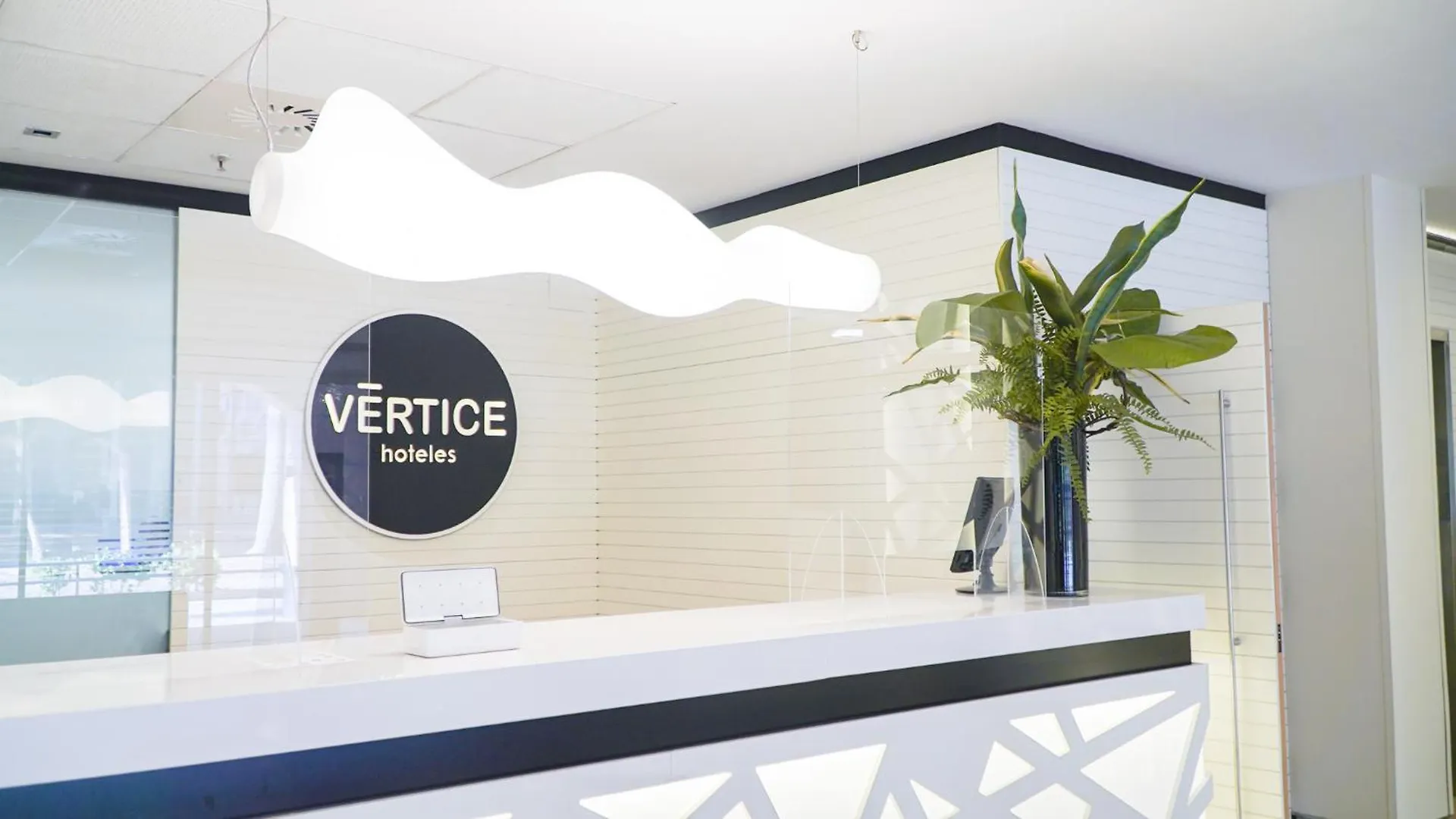 Vertice Sevilla فندق