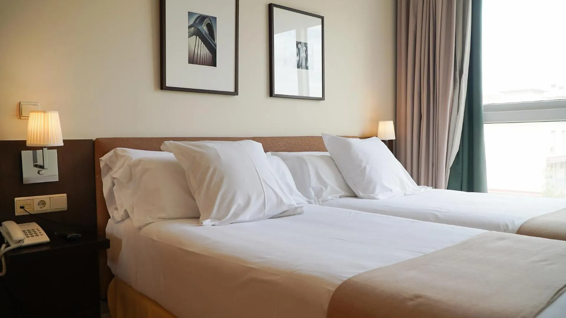 Vertice Sevilla 4*, إشبيلية