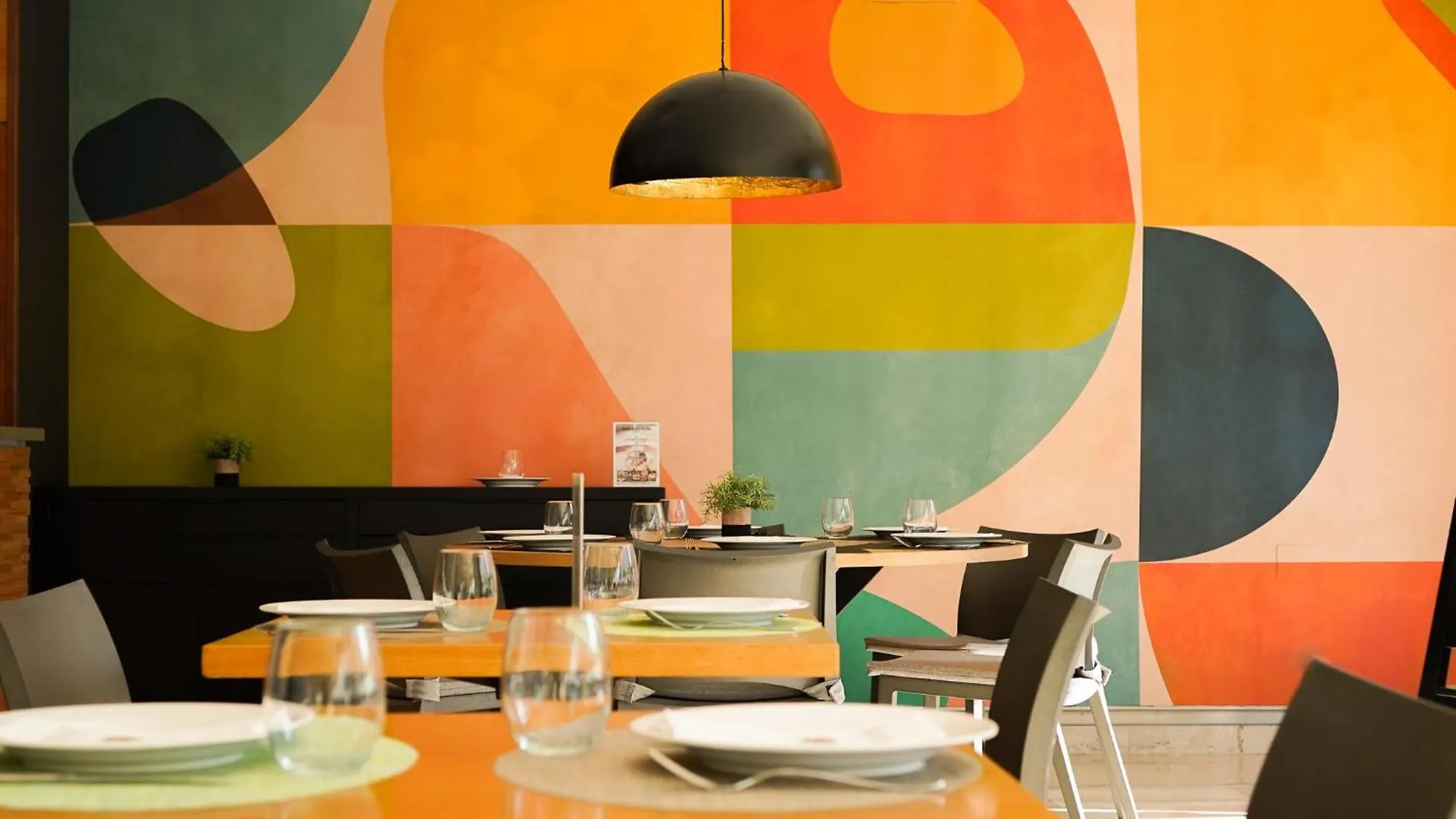 Vertice Sevilla 4*, إشبيلية